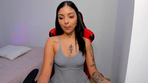 Hannah Milton online show from March 1, 9:52 pm