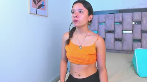 hannah_stuart online show from February 4, 2:10 pm