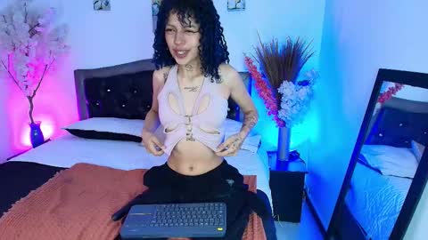 HannahBlue  online show from February 12, 1:04 pm