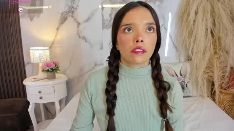 Hannahill69 online show from May 16, 5:37 am