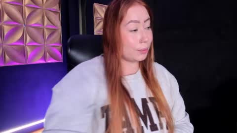 hannamartinn_ online show from April 27, 3:42 pm