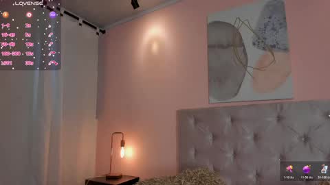 hannamartinn_ online show from April 23, 3:35 pm