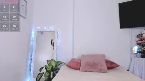 Hanna Os online show from March 10, 12:06 pm