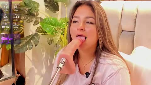 HANA  online show from November 29, 2:30 am