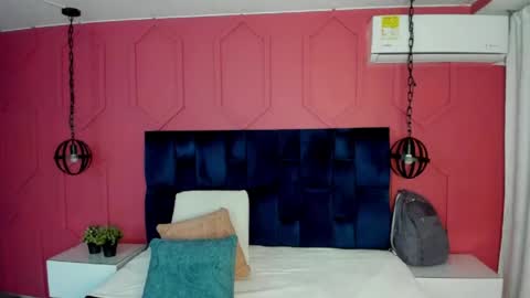Hanny  online show from May 22, 11:39 am