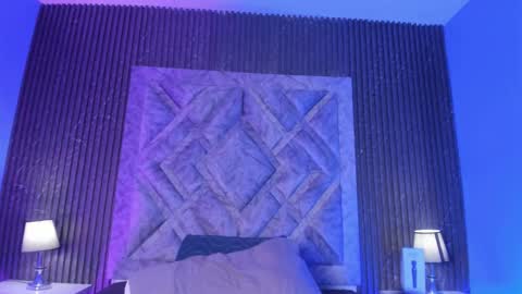 hannyk_ online show from February 12, 1:15 pm