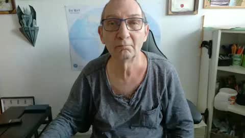 charly online show from November 23, 10:13 am