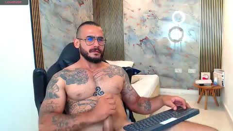 hanz_col online show from February 23, 11:25 pm