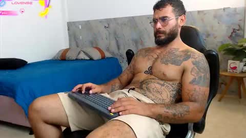 hanz_col online show from November 12, 2:14 am