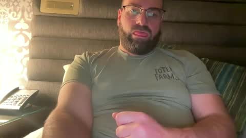 Snapshot of happy_cabbage chatting on December 5, 9:00 am happy_cabbage online show from December 5, 9:00 am