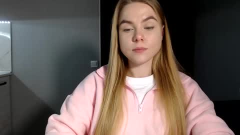 happy_fox_ online show from February 11, 7:59 pm