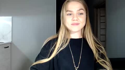 happy_fox_ online show from December 2, 11:36 pm