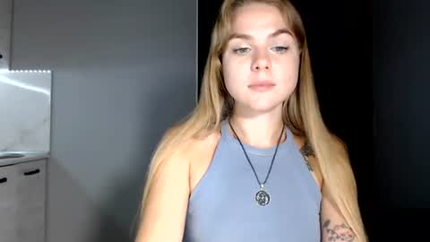 happy_fox_ online show from August 4, 8:49 pm