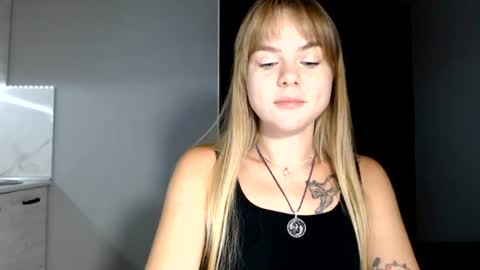 happy_fox_ online show from August 5, 9:12 pm