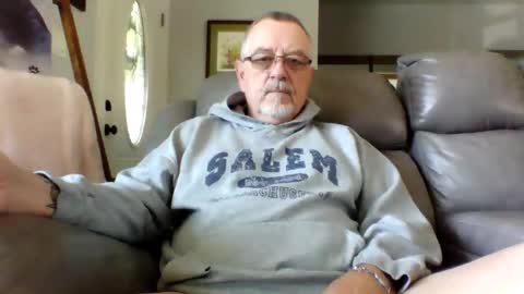 happynudist7373 online show from June 2, 1:46 pm