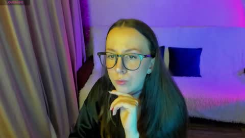Snapshot of happystephanie chatting on September 21, 3:27 pm Stephanie online show from September 21, 3:27 pm