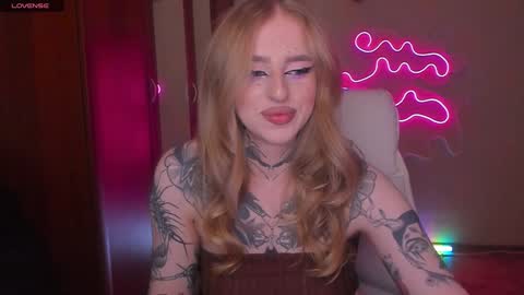 Snapshot of harley_kimm chatting on December 5, 5:54 am Julia online show from December 5, 5:54 am