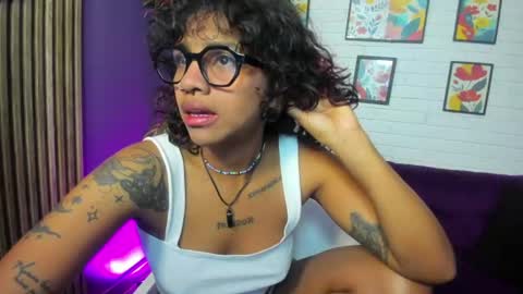 harper_taylor_ online show from July 27, 11:51 am
