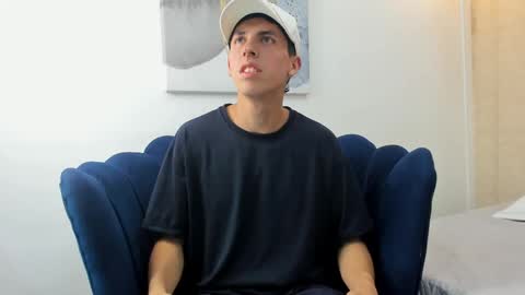 Snapshot of harry_klein chatting on October 2, 8:18 pm   H  K   online show from October 2, 8:18 pm