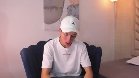 Snapshot of harry_klein chatting on September 21, 5:28 pm   H  K   online show from September 21, 5:28 pm