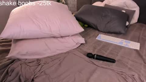 Snapshot of hazel_7 chatting on October 23, 12:39 pm Liya dont forget to thumbs up me online show from October 23, 12:39 pm