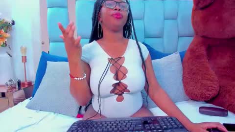 hazel_lanee online show from February 1, 2:52 am