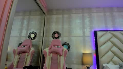 HazelMoret online show from September 17, 11:35 am