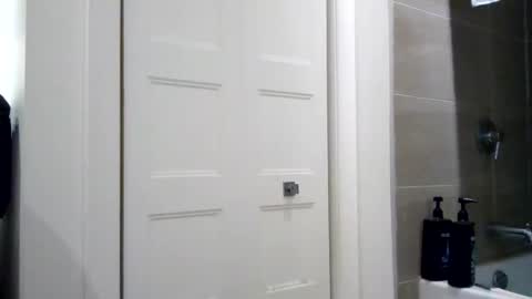 hdrsh08 online show from February 23, 12:51 am