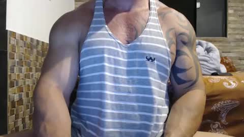 Snapshot of healedcarioca chatting on January 1, 12:21 am Brazilian bigdick online show from January 1, 12:21 am
