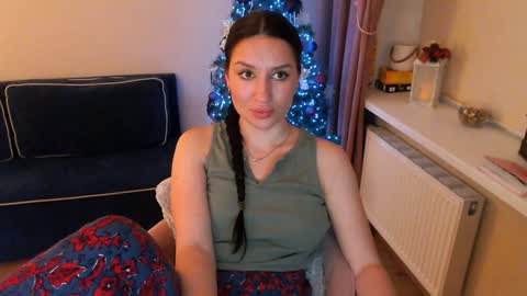 Snapshot of heaven_chloe chatting on January 10, 8:26 pm Heaven girl online show from January 10, 8:26 pm