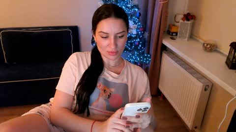 Snapshot of heaven_chloe chatting on January 30, 8:10 pm Heaven girl online show from January 30, 8:10 pm