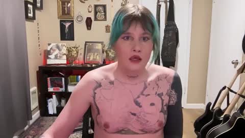 Saoirse online show from December 5, 2:50 pm