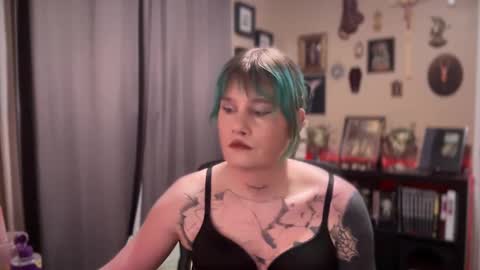 Saoirse online show from December 5, 9:55 am