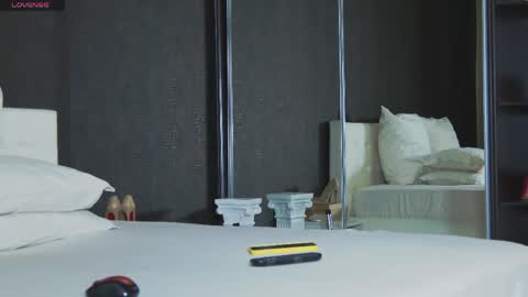 Helen online show from April 22, 4:03 pm