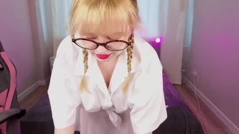 Helen Carson online show from May 25, 12:06 am