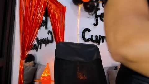 Helena Santos  online show from October 30, 7:03 pm