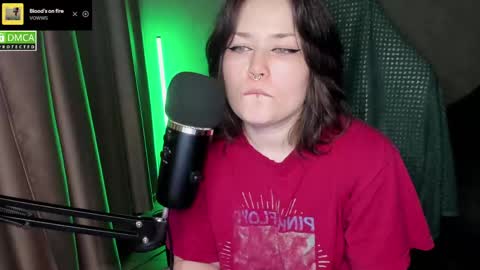 Red online show from April 14, 8:23 pm