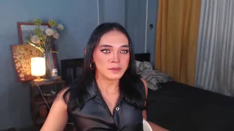 hellatarahathor online show from November 11, 3:25 pm