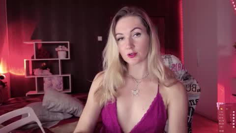 Alisia  Monday to Friday from 10 am to 4 pm GMT 2 online show from September 23, 8:08 am