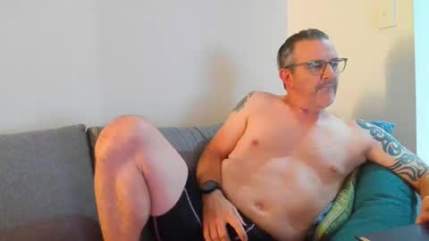 hempie1973 online show from May 22, 9:49 am