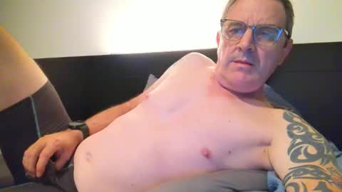 hempie1973 online show from May 30, 11:19 am