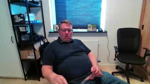 henrikrp1971 online show from April 30, 1:27 pm