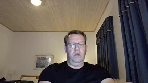 henrikrp1971 online show from December 12, 1:32 am