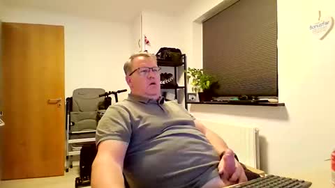 henrikrp1971 online show from December 2, 7:12 pm