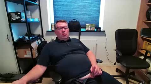 henrikrp1971 online show from April 16, 12:27 pm