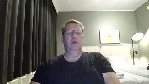 henrikrp1971 online show from November 17, 10:34 pm