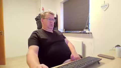 henrikrp1971 online show from December 29, 8:55 am