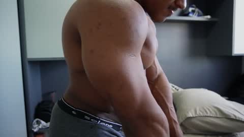 Henri online show from November 25, 7:01 pm