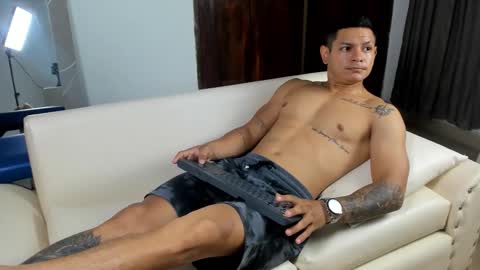 henrydouglas online show from April 2, 7:10 pm