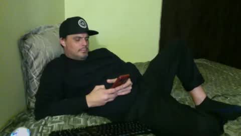 Snapshot of here_we_go_00 chatting on December 19, 6:12 am Geebz online show from December 19, 6:12 am